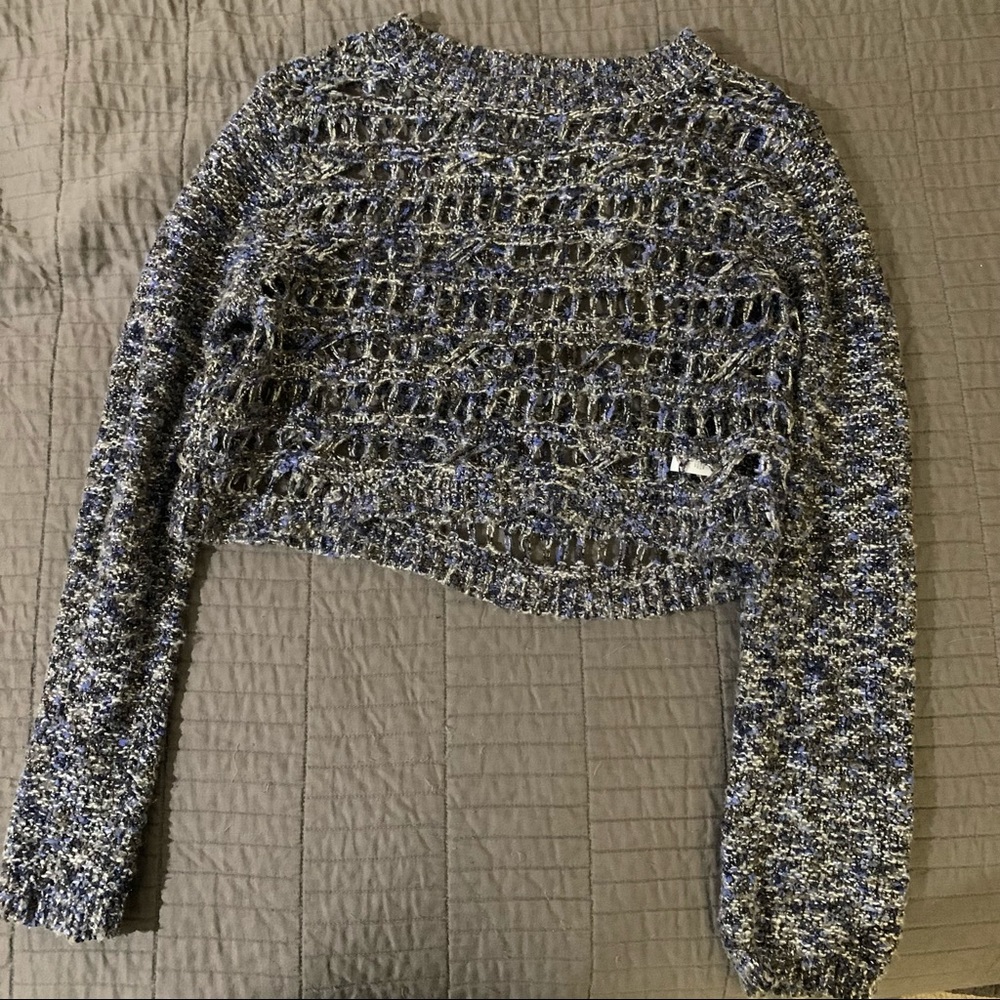 Cropped sweater with hole details